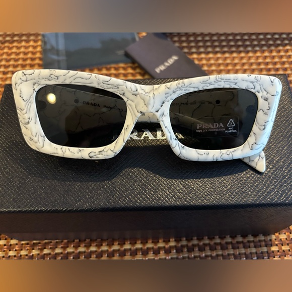Prada PR 13ZS Sunglasses, New in box! Authentic! - Picture 1 of 10